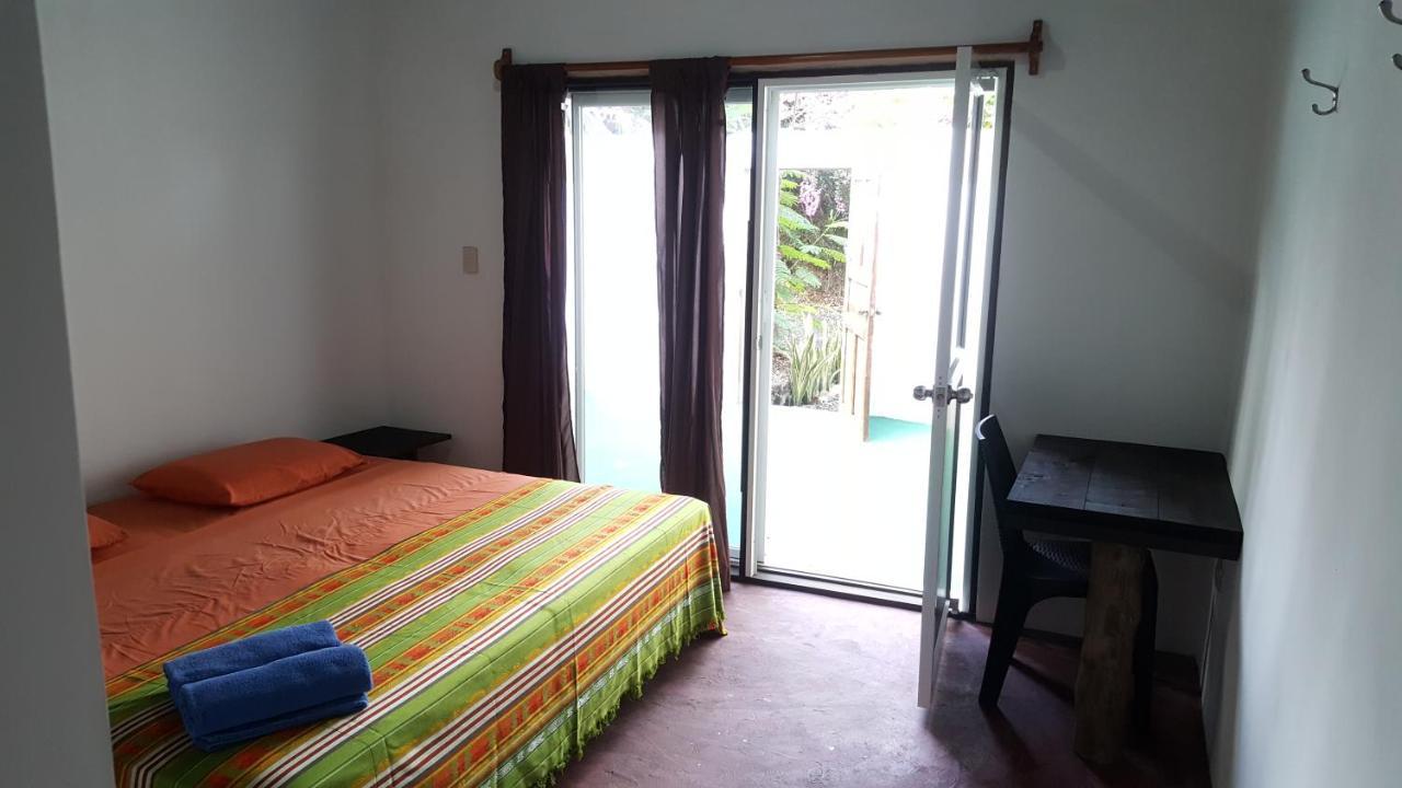 Galapagos Morning Glory Hostel Puerto Ayora  Εξωτερικό φωτογραφία